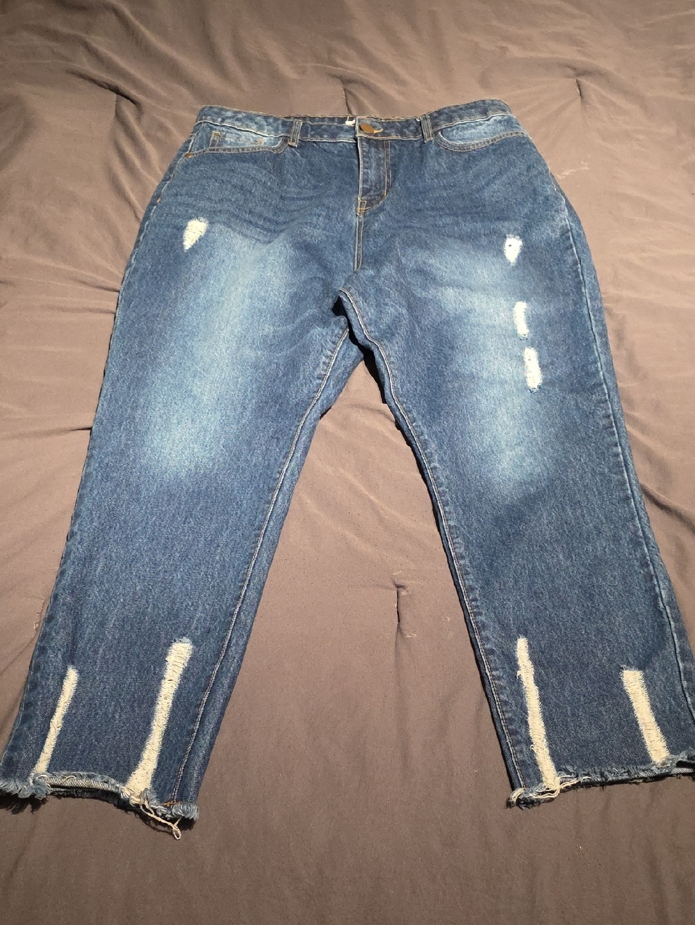 High-Rise Distressed Cropped Jeans in Blue